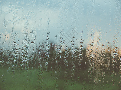 玻璃窗上的雨滴液体环境流动水滴滴水窗户波纹玻璃蒸汽气泡图片