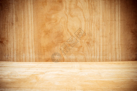 木墙背景上的空顶木桌 用于放置产品和东西背景图片