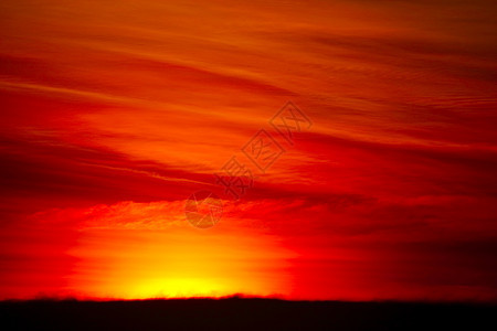 热带和橙色天空软云中模糊的日落云海浪海景天堂金子场景戏剧性火焰地平线海洋蓝色图片