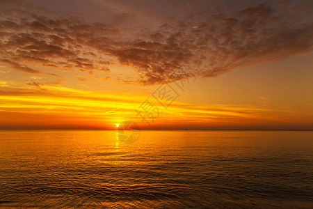 海边的日落云太阳风景海滩支撑海岸反射摄影热带假期天空图片