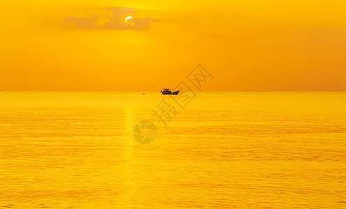 色彩多彩的海洋黄金日出地平线太阳天气场景金子旅游假期日落旅行天堂图片