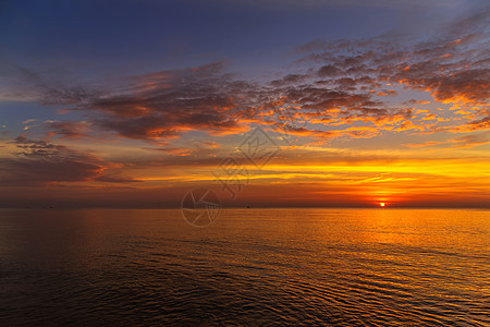 海边的日落云金子天空地平线旅行太阳海岸海岸线摄影反射海洋图片