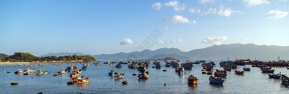 渔船血管天空日落海岸旅行港口村庄岩石热带运输图片