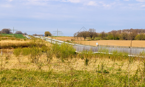 在阳光明媚的一天 对欧洲高速公路进行观察日落后勤速度运输货物农村交通沥青运动物流图片