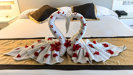 酒店床上的两条毛巾天鹅图片