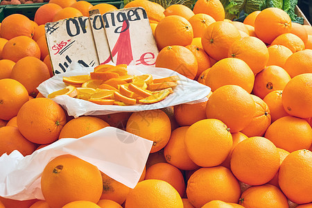 在市场上出售的橙子图片