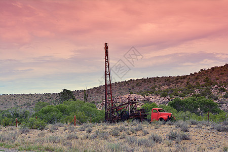 亚利桑那州的地下水钻井机图片