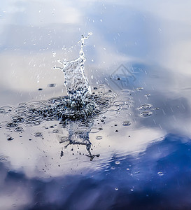 美丽的湖水 溅起水花 湖面上泛起涟漪天空反射喷泉海洋运动蓝色波纹环境飞溅海浪图片