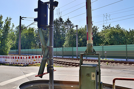 铁路多轨道 内地一个火车站有交接点工业车皮路口金属旅行平台绿色速度日落城市图片
