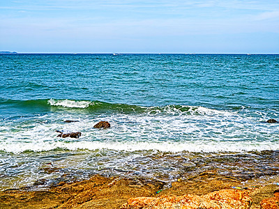 风暴潮 暴洪或风暴潮是沿海洪水热带海岸线空气肤色岩石气质石头支撑蓝色旅行图片