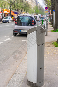 电动汽车充电 Ev 站 带有 Ev 汽车电源线插头 城市中的电动环保汽车充电器图片