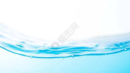 白色背景上孤立的水溅和波纹圆圈活力宏观运动环境液体流动水滴气泡插图图片