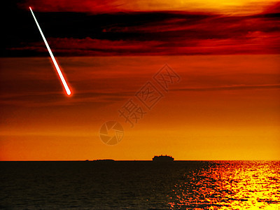 日落时从太空暗海坠落的陨石图片
