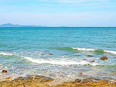 风暴潮 暴洪或风暴潮是沿海洪水岩石石头海岸线旅行海滩悬崖艺术肤色墙纸灾难图片