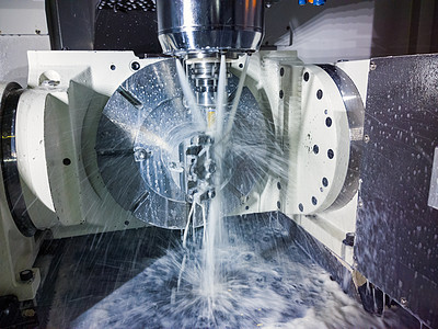 5轴Cnc磨机在工作时 冷却剂在压力下 运动模糊的流体刀具合金工具持有者工程碳化物航天液体工厂自动化图片