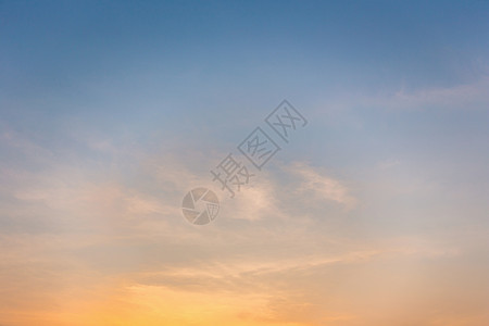 日落时有云雾的多彩飞天精神天空辉光力量橙子自由金子太阳戏剧性天堂图片