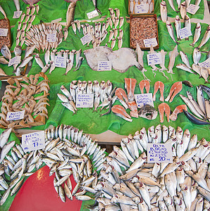 土耳其鱼市场上的新鲜鲜鱼展示餐厅火鸡眼睛收获渔业海鲜海洋购物图片