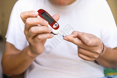 手指上用甘露糖测量仪来检查血压展示柳叶医院乐器考试仪表测量病人疼痛疾病图片
