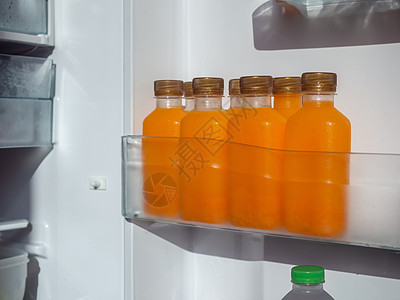橙汁冰冻在瓶子里架子营养茶点冰箱液体香橼橙子塑料正方形食物图片