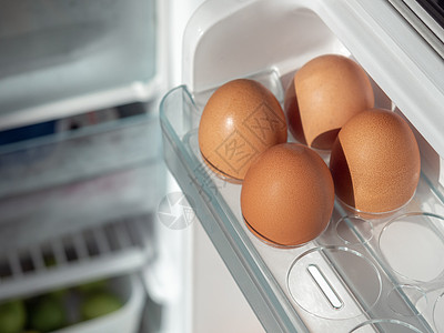 冰箱架子上的鸡蛋蛋壳烹饪家禽贮存团体母鸡食物饮食早餐蛋黄图片
