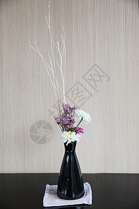 花罐日本风格的花花瓶雏菊桌子庆典木头花瓣植物玻璃罐子蓝色图片