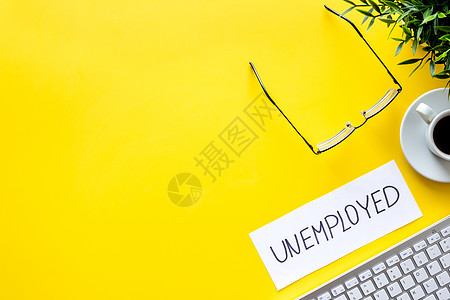 失业  被解雇 失业  复印空间上方的黄色办公桌就业经济员工小样危机简历金融解决方案招聘愿望图片