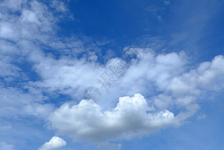 美丽的白云与蓝天背景云景天空网络阳光蓝色网站季节自由天堂日光背景图片