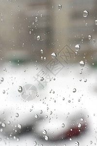 在寒冬的雨天天空运动天气下雨驾驶玻璃蓝色灰色窗户时间图片