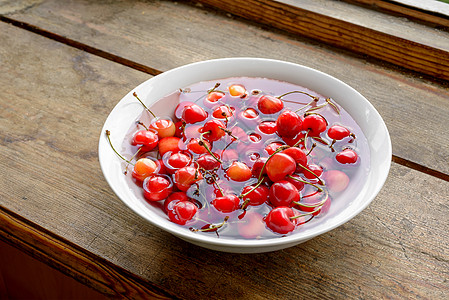 莫雷罗切樱桃杯子甜点盘子窗台美食饮食食物水果木头团体图片