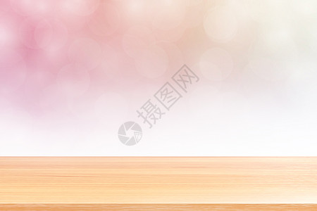 空木桌地板上模糊散景柔和的粉红色渐变背景 木板空在粉红色散景彩色浅色阴影上 彩色散景灯渐变柔和 用于横幅广告产品柜台蓝色展示彩虹图片