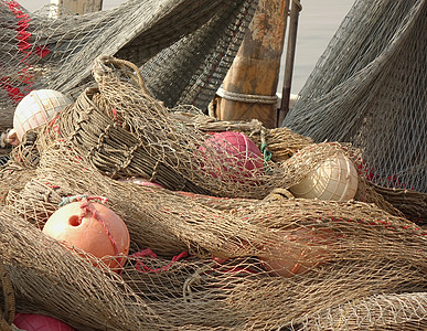 带浮网的旧渔网阳光间隔带子纤维领带编织绳索塑料织物浮子图片