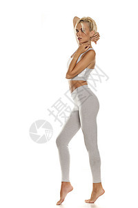 身穿灰色短腿的瘦弱运动性年轻女子运动运动装数字绑腿紧身衣身体女孩瑜伽衬衫健身房图片