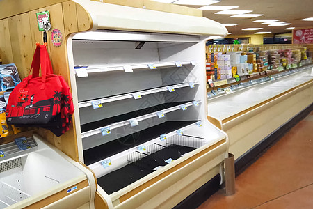 超市的空货架和杂货店 因为科罗纳病毒引起的恐慌零售商零售消费者粮食产品销售货架购物中心贸易购物图片