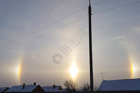 一种稀有的自然现象 三个光环太阳 笑声天气彩虹天堂气象光学宇宙蓝色天空光谱气氛图片