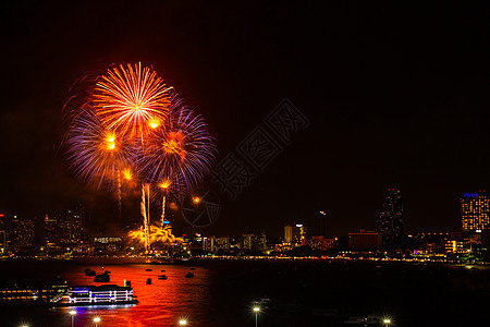 夜市风景背景的烟花色彩多彩的庆祝节日假期快乐天空纪念日焰火乐趣喜悦派对星星展示图片