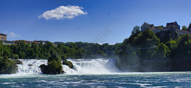 在沙夫豪森的莱茵瀑布流动力量旅游游客白色绿色旅行瀑布自然森林图片
