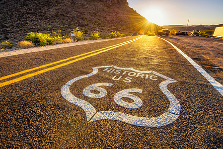 莫哈韦沙漠历史路66号路上的街道标志图片