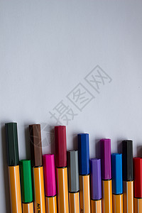 许多不同的彩色笔 白背景上的彩色铅笔被孤立创造力蓝色橙子办公室艺术彩虹教育商业学校木头图片