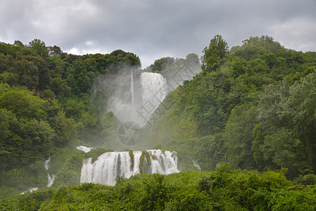 欧洲最高的马尔莫尔瀑布植被激流树木森林木头植物力量公园流动泡沫图片