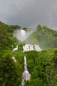 欧洲最高的马尔莫尔瀑布风景木头蓝色溪流远足植被洞穴植物流动公园图片