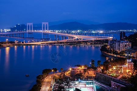 晚上在澳门的桥风景反射灯光建筑中心货车场景两极游客大都市海洋图片