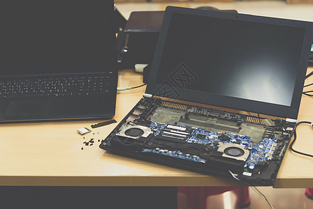 检查笔记本笔记本电脑在商店修理硬盘记忆工程师硬件保修单电气作坊工作母板服务图片
