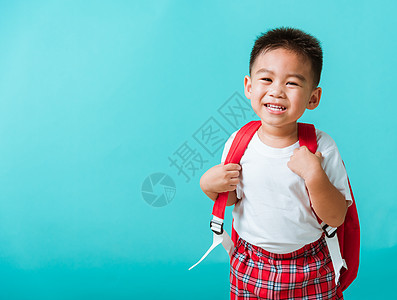 身穿制服的亚洲可爱小孩男孩 穿着制服教育惊喜童年孩子们学生学校孩子乐趣幼儿园学习图片