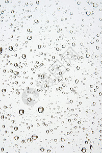 水滴落在窗户上 抽象背景玻璃气泡水分风暴墙纸天气环境雨滴液体灰色图片