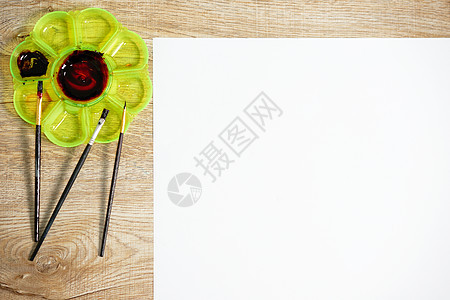 彩色调色盘和刷子艺术作品纸 顶视图工具桌面调色板笔记本画板小样学校艺术家爱好水彩图片