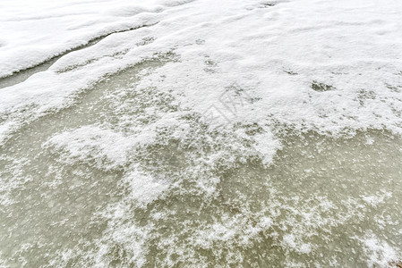 冰上冻雪图片