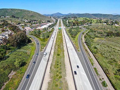 高速公路鸟瞰图 高速公路与车辆在运动中路线风景卡车速度邻里城市交通路口街道沥青图片