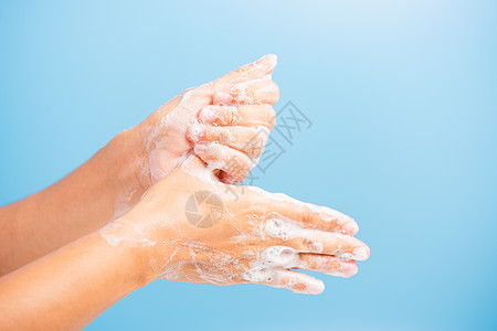 妇女用肥皂洗手时有泡沫清洁度卫生气泡病菌身体手指程序棕榈药品团体图片