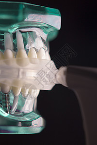 冲牙器使用隐形矫牙药的振动性牙科设备塑料对准器支撑固定器保健牙齿化妆品振动卫生药品背景