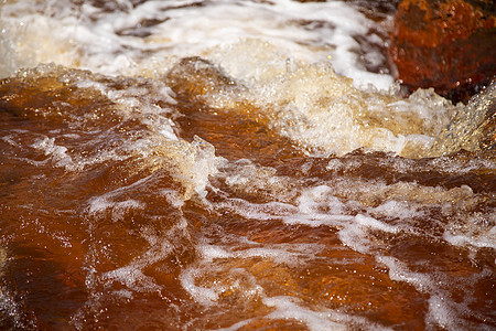 韦尔瓦州里海丁托的红水风景化学品红色溪流矿业流动机车机械矿物岩石图片